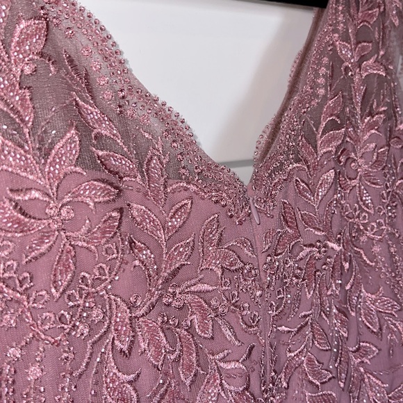 MGNY Floral Lace Embellished Beaded Flutter Sleeve Dress - Rose - Picture 6 of 12